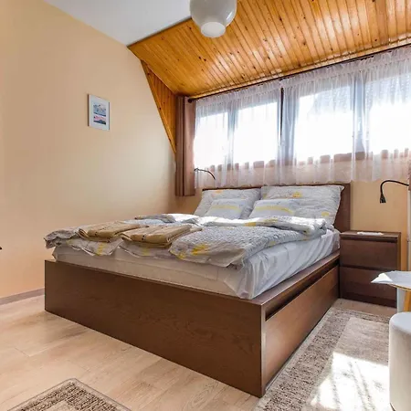 Apartment In 48113 *