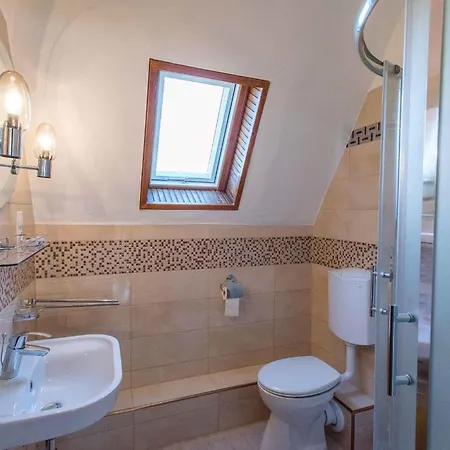 Apartment In 48113 *