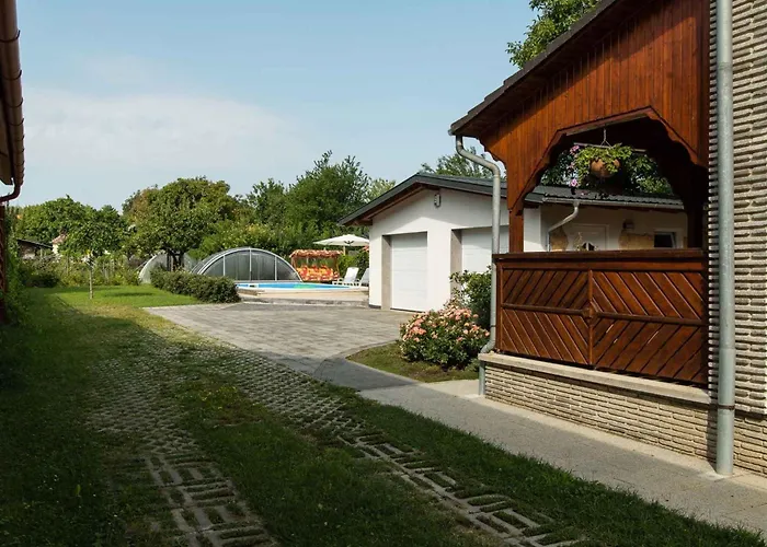 In 48113 Balatonkeresztúr